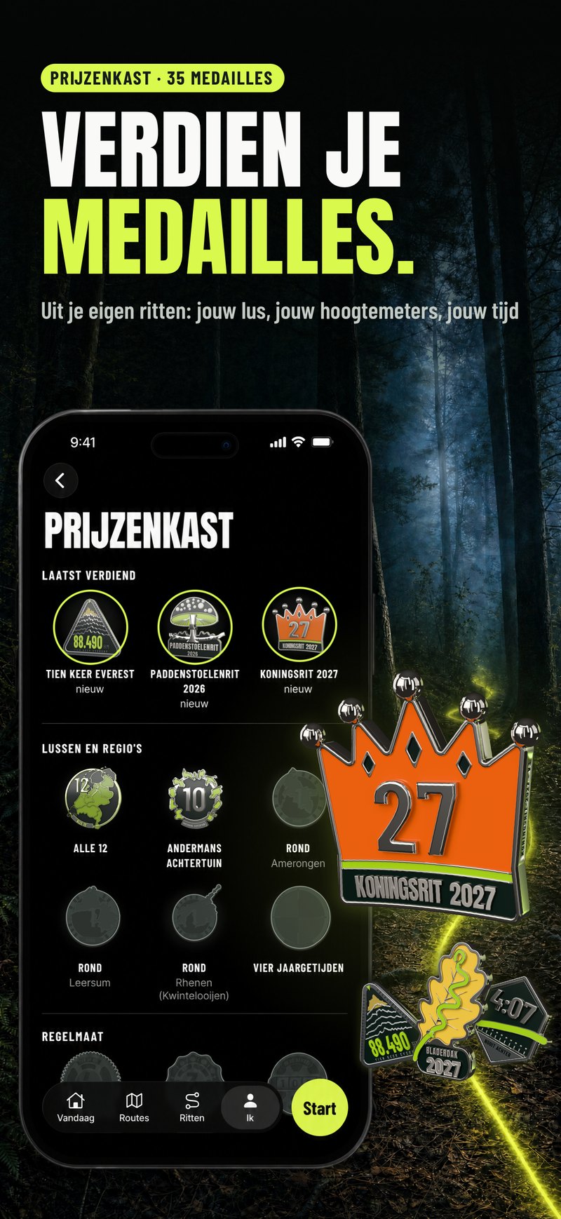 De prijzenkast met de medailles die je verdiende, en KONINGSRIT groot in 3D over de rand
